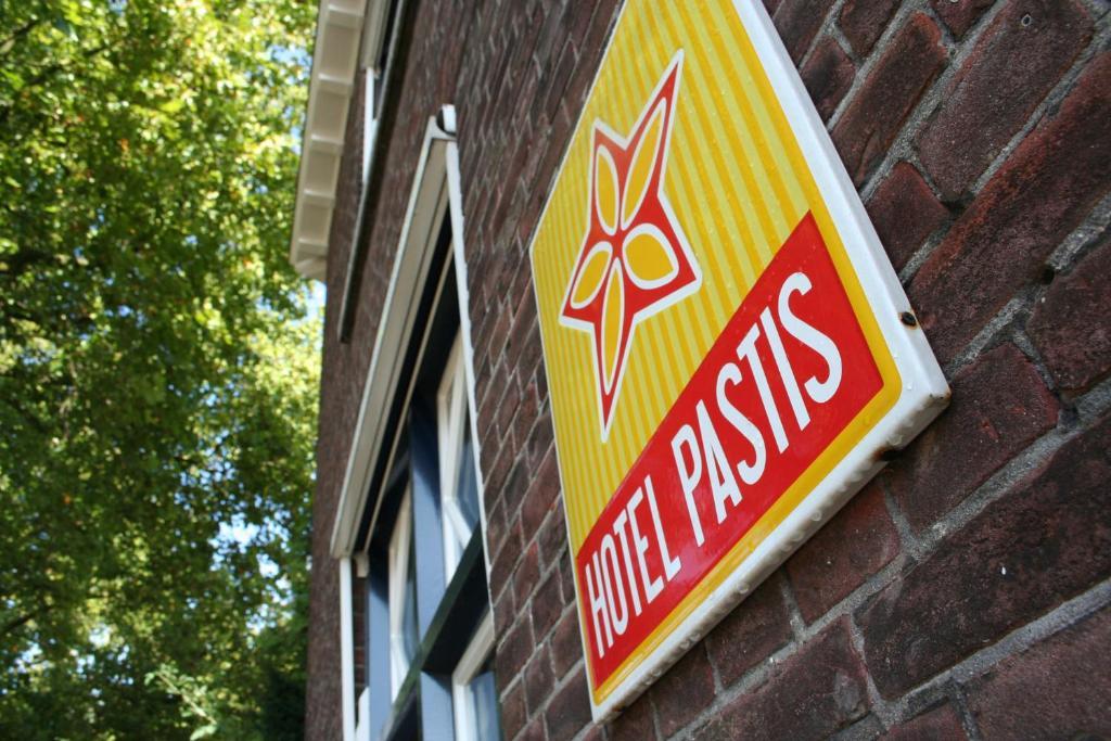 Logis Pastis Hotel Maastricht Bagian luar foto